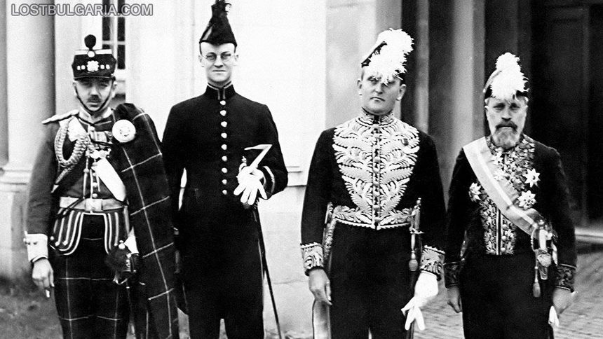 Началникът на личния кабинет на Н.В.Цар Борис III Павел Груев (първи отдясно) с британски и шотландски дипломати. Пред Британската легация в София, 1940 г