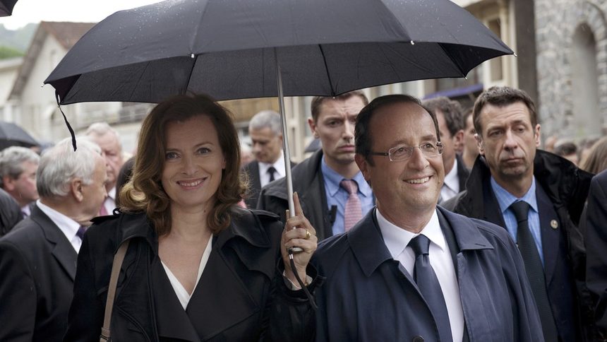 Президентът на Франция Франсоа Оланд и приятелката му Валери Трирвильор