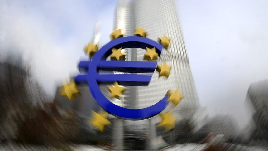 През почивните дни Еврогрупата се съгласи да отпусне на Испания до 100 милиарда евро за подпомагане на банковата й система.