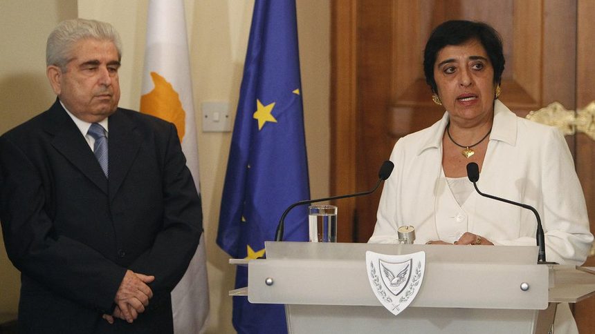 Ерато Козаку-Маркули с президента на Кипър Димитрис Христофиас