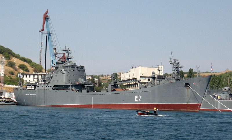 Руският десантен кораб "Николай Филченков"