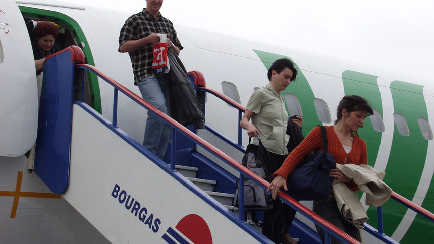 Летище "Бургас" е отворено