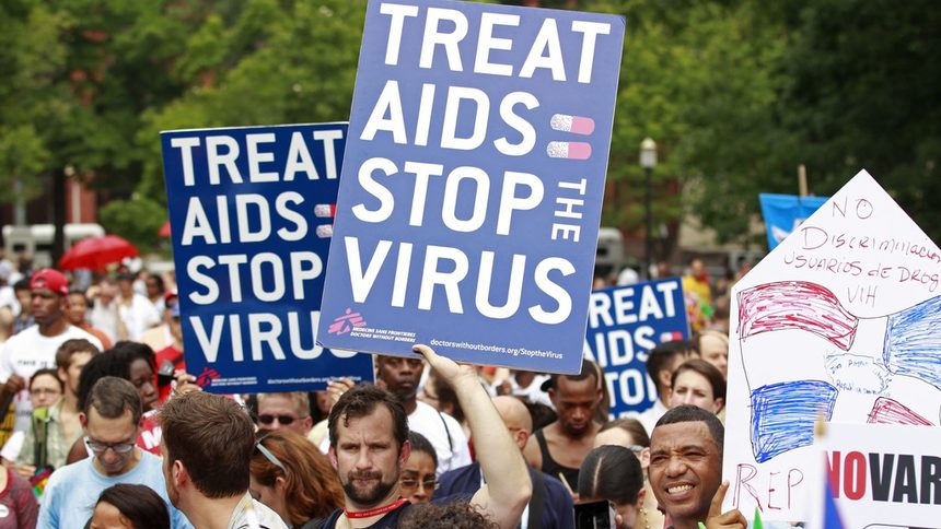 СПИН активисти на митинг, състоял се във вторник пред Белия дом. В момента във Вашингтон се провежда международната СПИН конференция.