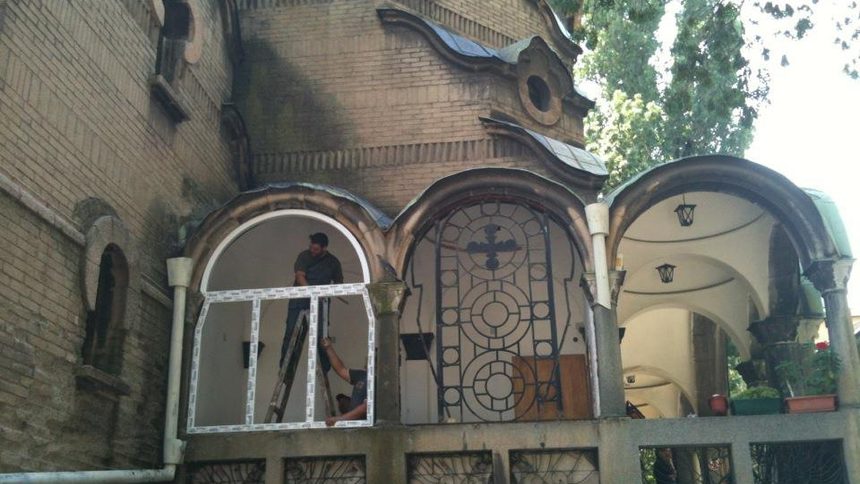 Снимката на ремонта на църквата Св. Параскева предизвика сериозно недоволство из Facebook
