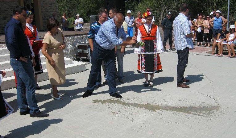 Доволен от археологическите находки по Южното Черноморие Борисов заяви, че правителството има намерението да обхване териториите на север - в района на Шабла и Дуранкулашкото езеро.
