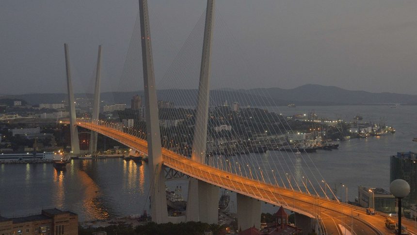 Грандиозният мост от Владивосток до о. Руски през залива на Златния рог