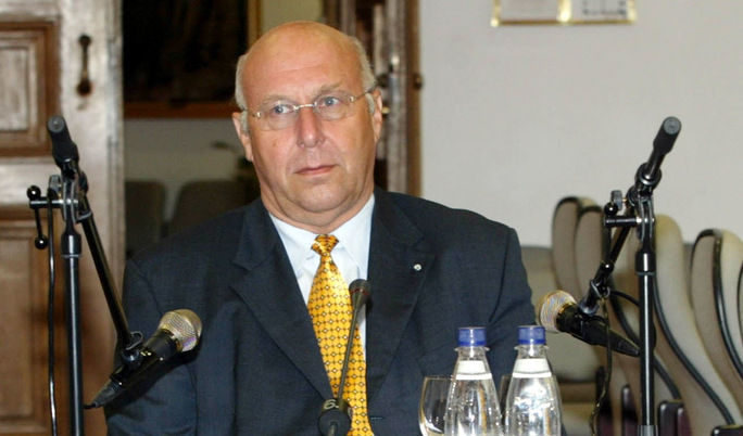 Манфред Вайс
