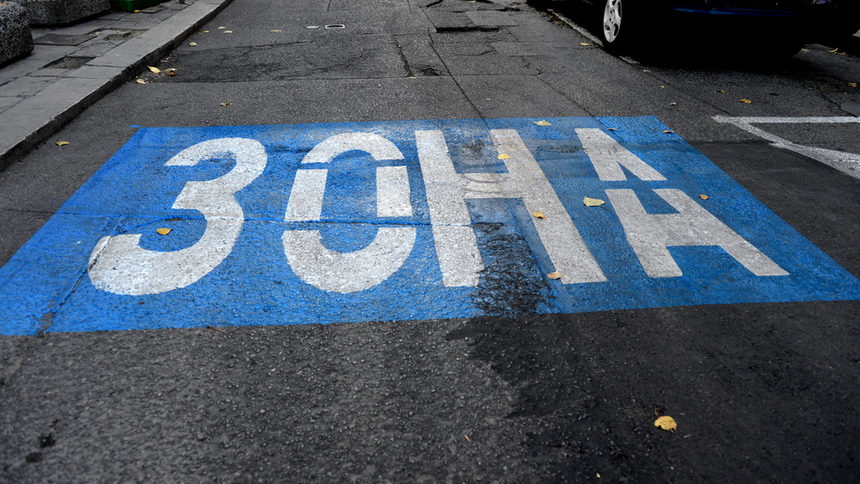 Съдът ще решава законна ли е наредбата за паркиране в София