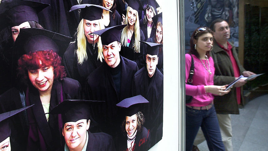 Всяка година чуждестранните университети и колежи привличат българи с участия в кандидатстудентските борси в страната