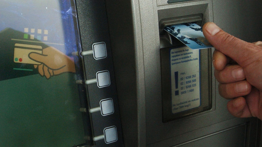Банките предлагат още защити заради коледния бум на картови разплащания