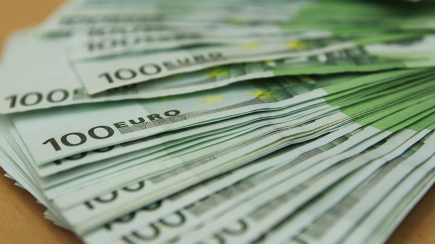 Най-голям е делът на ниските заплати в Латвия (27.8%), в Литва (27.2%), в Румъния (25.6%) и в Полша (24.2%).