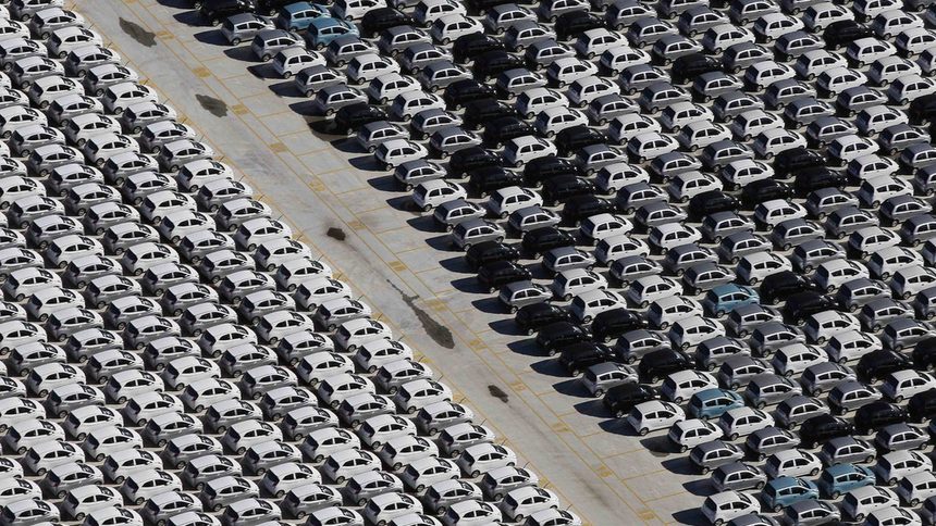 Продажбите на нови коли в ЕС отчетоха най-сериозен спад от 19 години насам