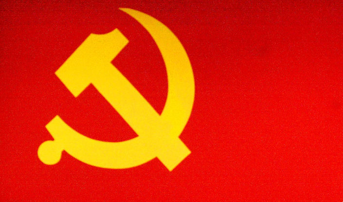 Френските комунисти се отказаха от сърпа и чука