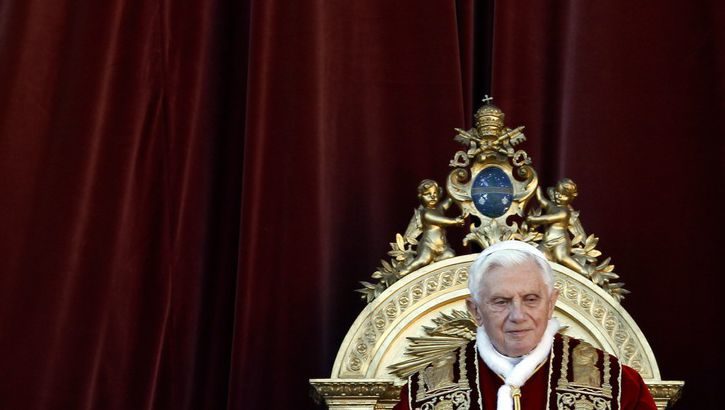 Папа Бенедикт XVI се оттегля от поста си (обновена в 13:50)