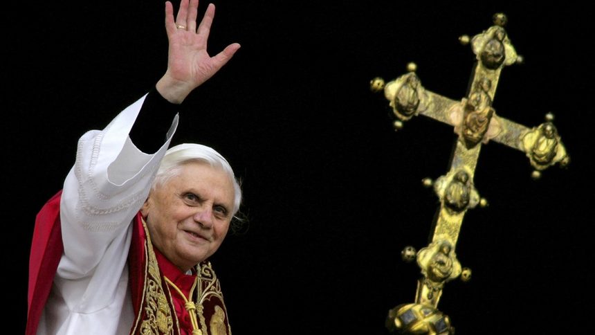 Бенедикт XVI няма да се намесва по никакъв начин в избора на свой наследник, който се прави от кардиналите