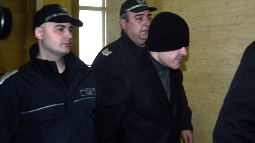 Евелин Банев Брендо на влизането в съдебната зала.