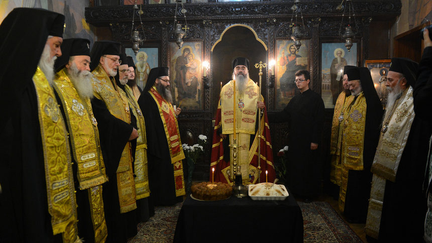 Кандидатите за патриарх: митрополитите Галактион, Гавриил и Неофит (обновена)