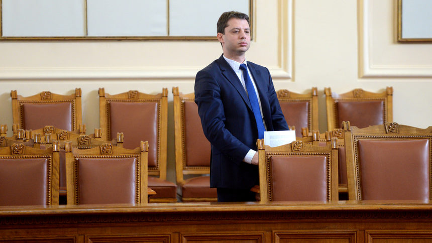 Делян Добрев сезира Цацаров за особени залози върху сметките за ток
