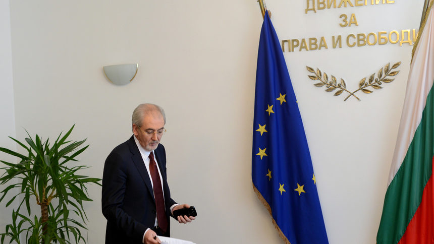 Местан пита МВР защо кандидат-депутати на ДПС в Пловдив са били привиквани в полицията (видео)