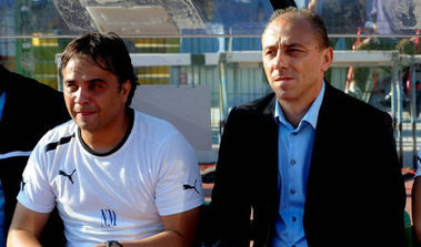 Треньорът на "Левски" Николай Митов (вляво) е доволен от показания характер<br />