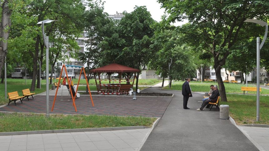 Новият парк в комплекс "Братя Миладинови"