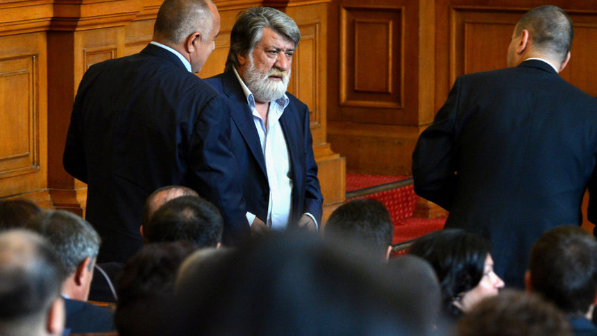 Вежди Рашидов с Бойко Борисов (вляво) и Цветан Цветанов (вдясно) при откриването на 42-ия парламент