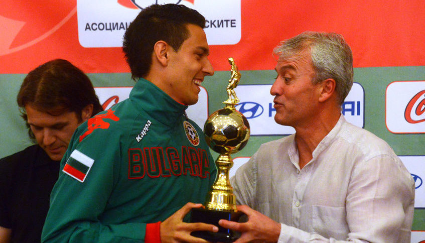 Българските футболисти получават парите си на светло, но нямат фонд, където да ги пестят