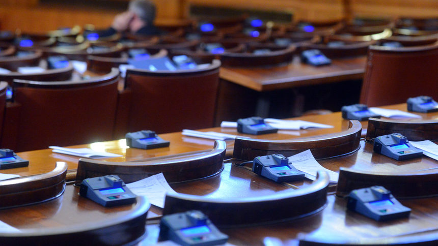 БСП и ДПС слагат ръка на парламентарните комисии