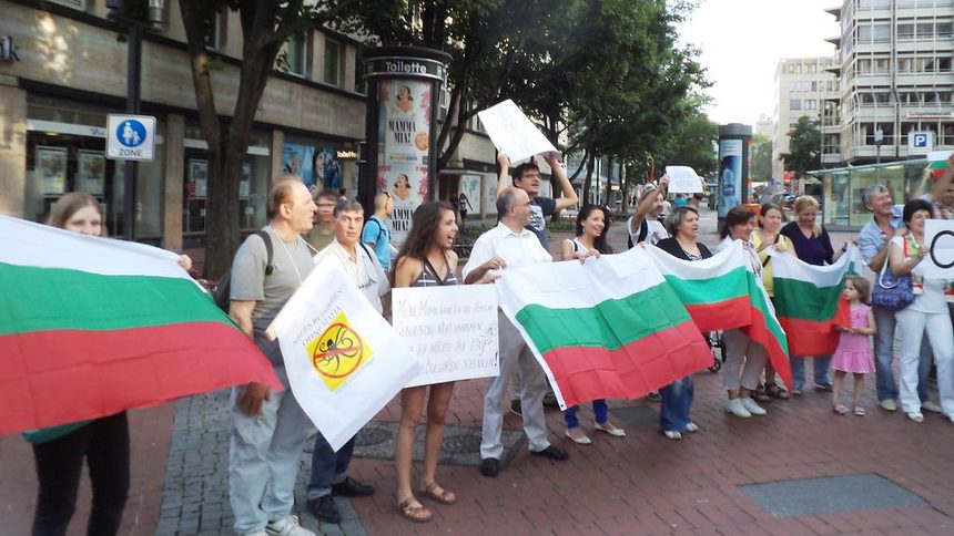 Българи в чужбина към президента: Организирайте лидерите на ЕС за бойкот на Сочи
