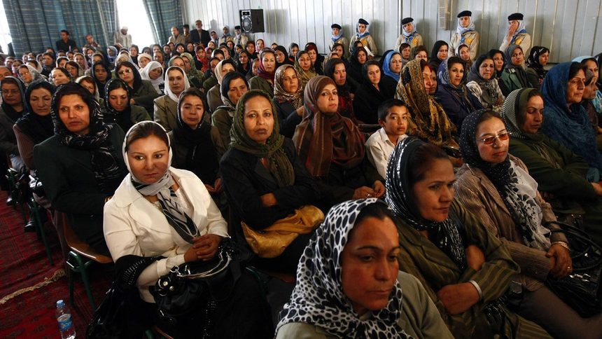 Афганистански духовници издадоха декрет, ограничаващ правата на жените