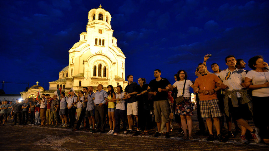 На 40-тия ден на протести срещу правителството на пламен Орешарски се стигна до сблъсъци с полицията.