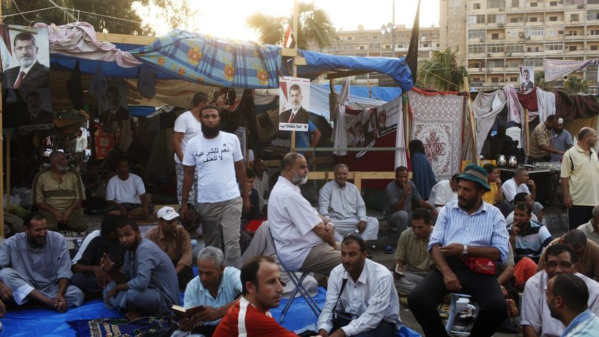 Поддръжници на сваления президент Мохамед Морси отказват да напуснат палатковия си лагер