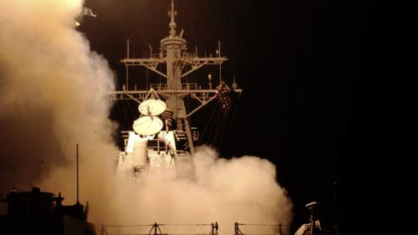 Изстрелване на три ракети Tomahawk в началото на войната срещу Ирак през 2003 г.