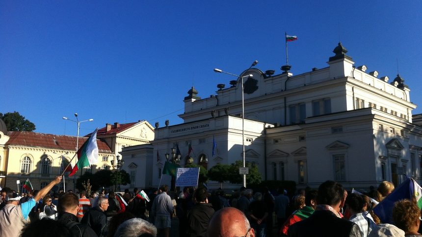 Голямото посрещане на депутатите и блицконтрол с Орешарски (хронология)