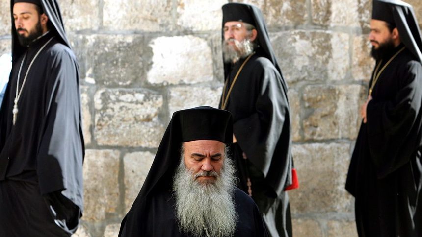 Гръцки свещеници са замесени в злоупотреби за 5 млрд. евро