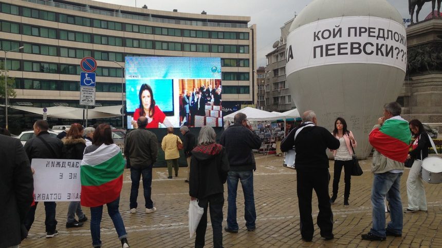 От блоговете: Под властта и контрола на Старшата