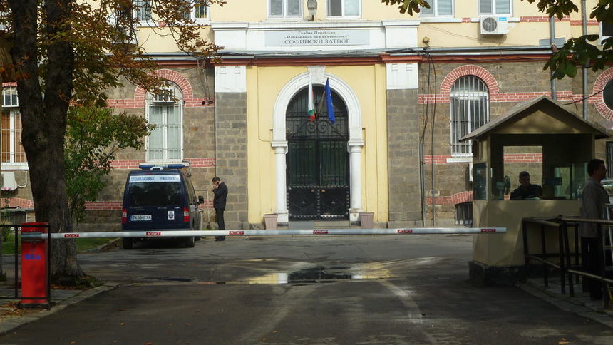 Централният вход на затвора. Снимането вътре в сграда е забранено, заради високото ниво на секретност.