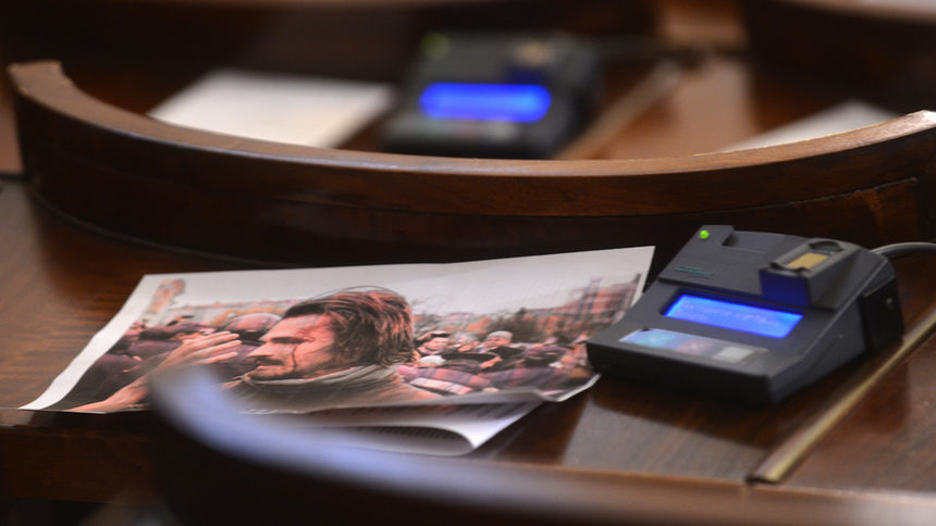 13 ноември, кадър от пленарна зала