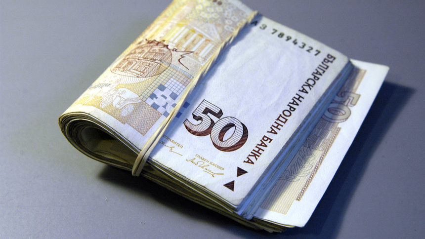 Проучване: 56% от фирмите ще раздават коледни бонуси
