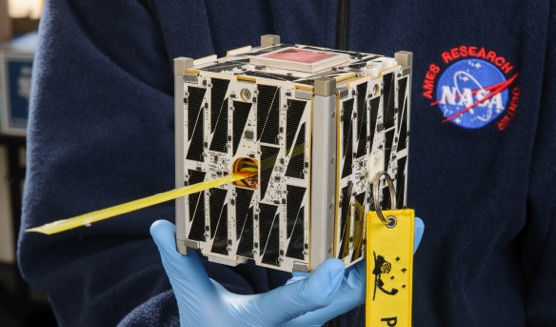 NASA успешно изведе в орбита минисателит, който се управлява от Android смартфон (видео)