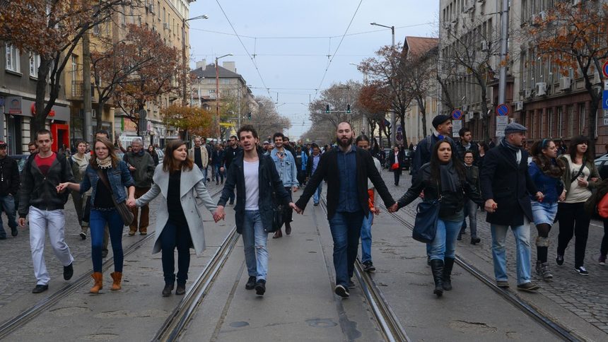 Студенти от Софийския университет и преподаватели, които подкрепят студентската окупация, се събраха на протестно шествие в Деня на народните будители, 1 ноември
