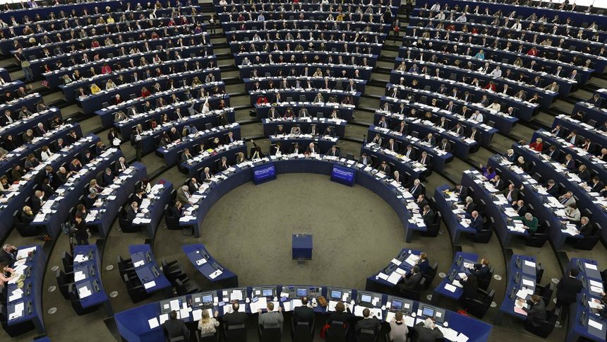Самият Европарламент отложи окончателното гласуване, за да се увери, че законодателството ще бъде правилно приложено навсякъде в Европейския съюз.