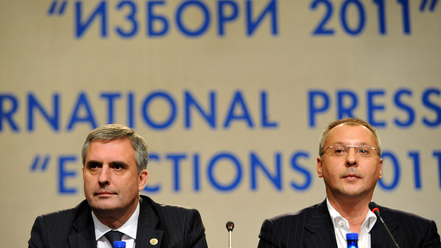 Ивайло Калфин и Сергей Станишев на пресконференция след президентските избори през 2011