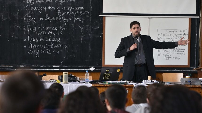 Доц. Кристиан Таков изнесе лекция в окупираната 272 аудитория на Софийския университет