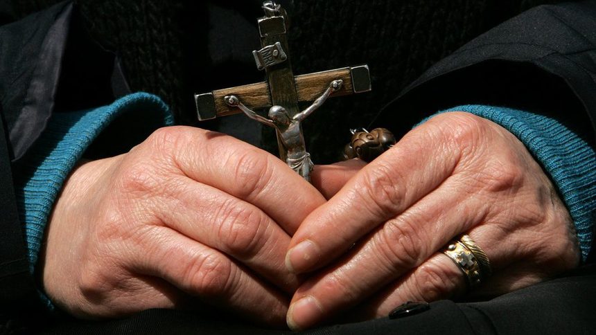 Документален филм за педофилия в католическата църква шокира Полша