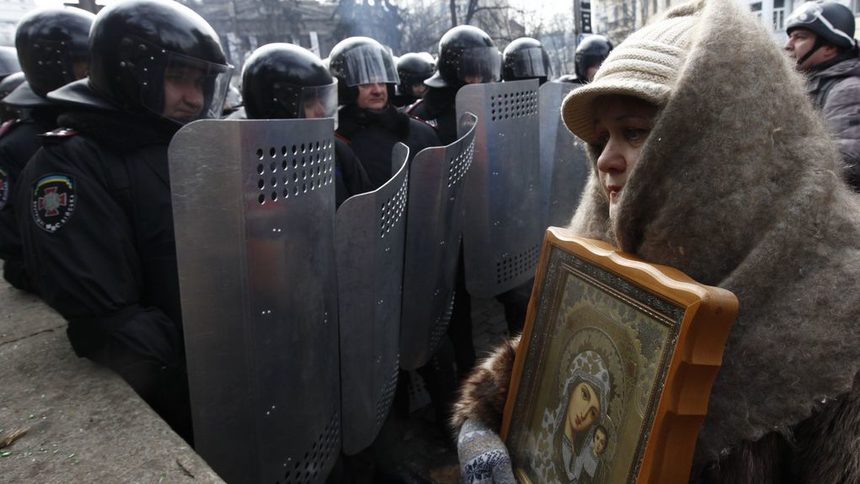 В Източна Украйна 30 пъти повече одобряват разгонване на протеста