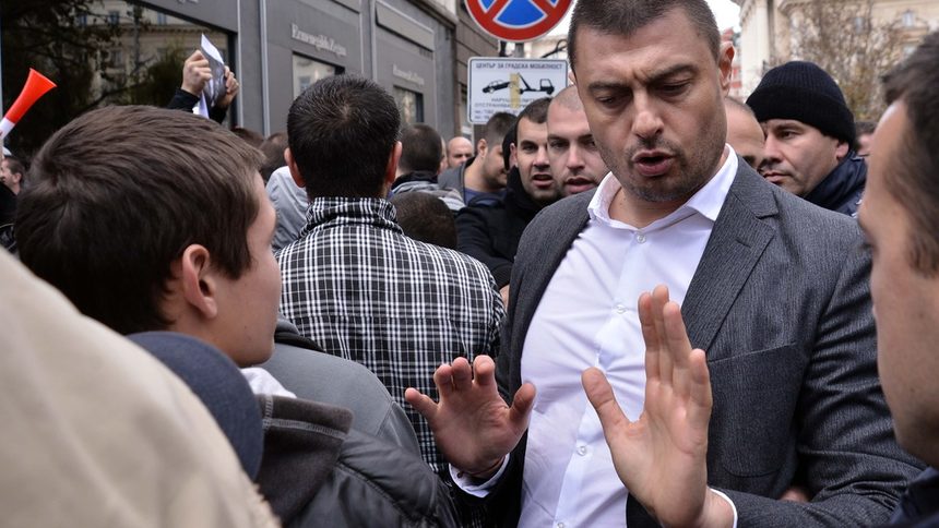Николай Бареков по време на събитие на партията пред президентството