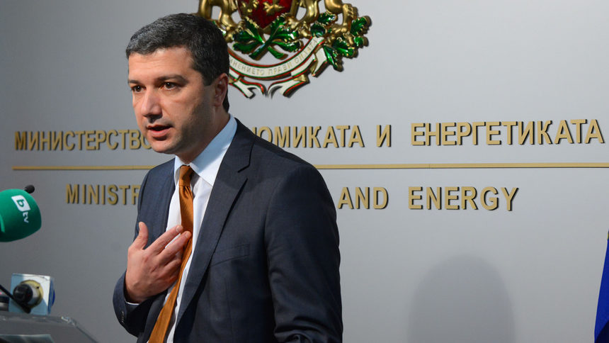 България ще е сред най-потърпевшите от евентуални контрасанкции на Русия, предупреди Стойнев