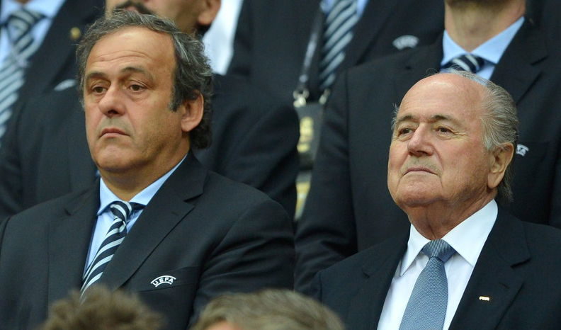 Президентът на УЕФА Мишел Платини все още отказва да обяви дали ще се кандидатира за президент на ФИФА