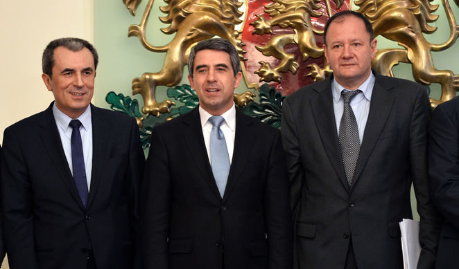 Премиерът Пламен Орешарски, президентът Росен Плевнелиев и шефът на парламента Михаил Миков